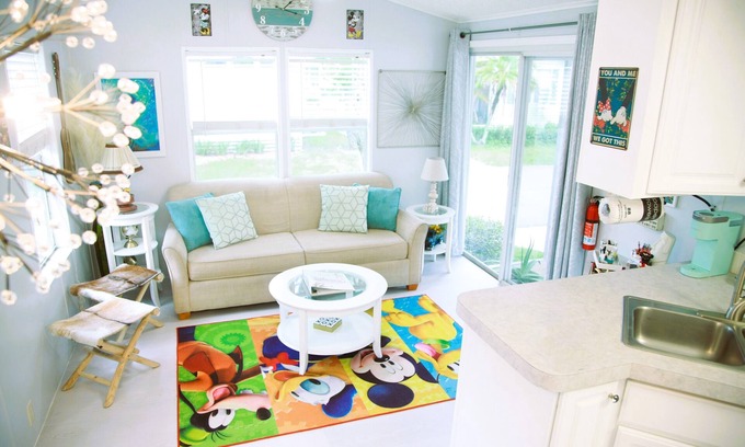 Kissimmee Cottage | Mickey's Hideaway Cottage 4 miles from Disney in Kissimmee with WiFi and AC