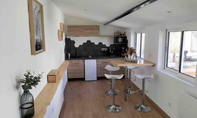 Santy - La Plaine Apartment | Micro maison Lyon 8/Parking/Terrain de pétanque
