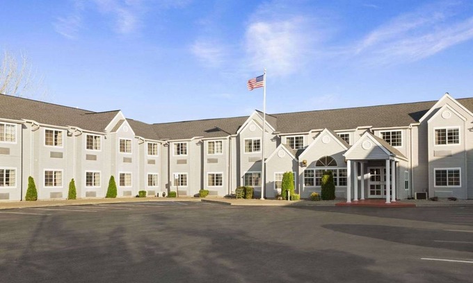 Latham Hotel | Microtel Inn by Wyndham Albany Airport