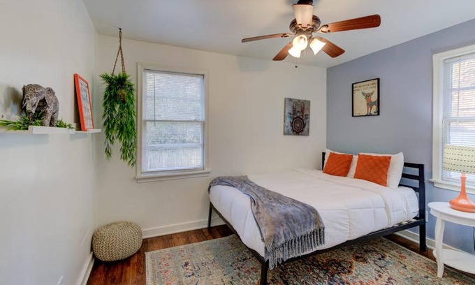 Midtown Apartment | Midtown Cottage walk to Overton Square!