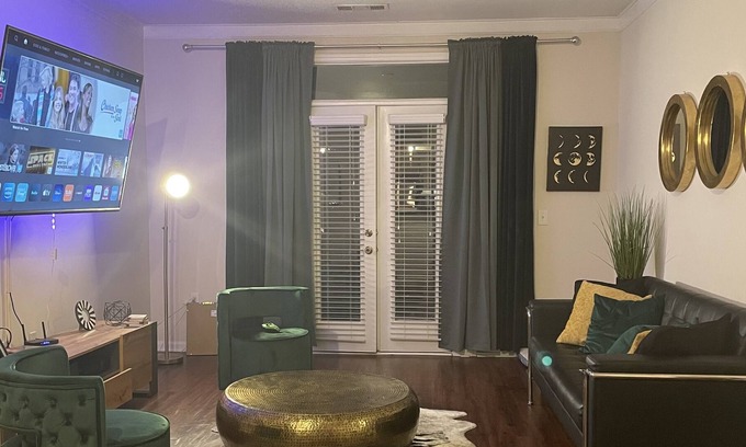 Westside Condo | midtown modern 2b/2b condo w/ patio minutes from Atlantic Station/Mercedes Benz