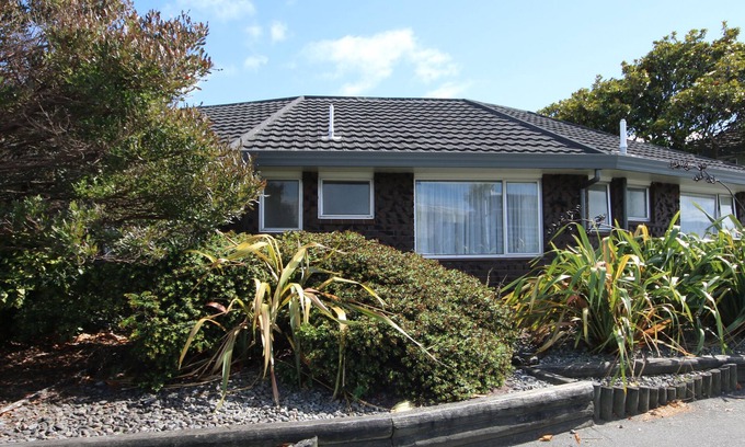 Petone Hotel | Midway Pacifica Lodge