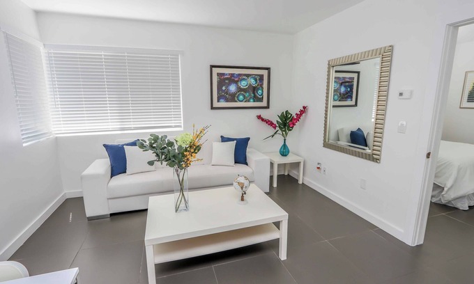 Northeast Miami Apartment | Mimo Bungalows By Renzzi