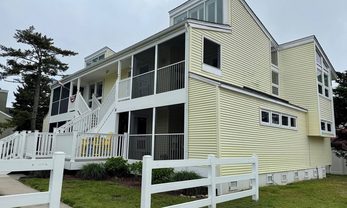 Dewey Beach Apartment | MINI-WEEKS! SWEET BEACH COTTAGE STEPS TO SAND-DEWEY BEACH-22 McKinley, Unit A