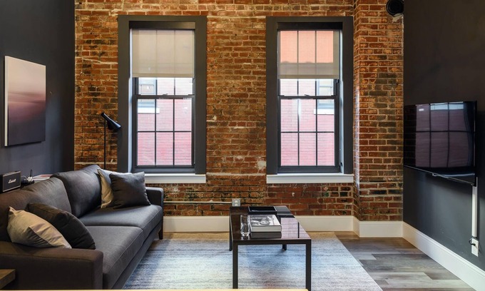Near Southside Apartment | Mins to Downtown, Ballpark, Arch | Free Parking + W&D | Zencity at Bordeaux