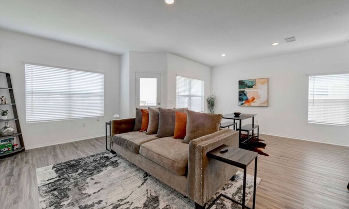 Stony Ridge North House | Minute from Austin Airport Del Valle