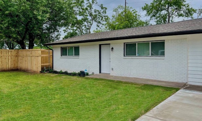 Denton House | Minutes Away from Downtown Denton and UNT/TWU