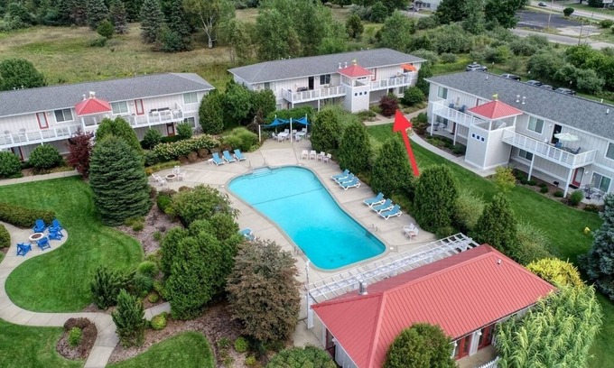 Douglas Condo | Minutes to the Beach, Douglas, & Saugatuck!