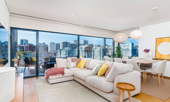 Alges Apartment | Miraflores Modern Apt w/ Balcony by LovelyStay