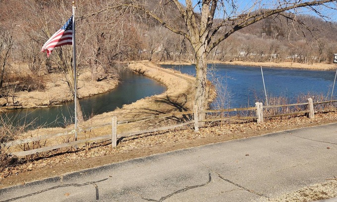 Eastman Cottage | Mississippi Blue River Cottage. Beautiful views of the river and wetlands!