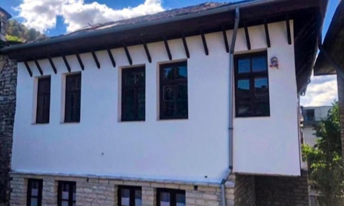 Gjirokaster House | MiziriGuestHouse