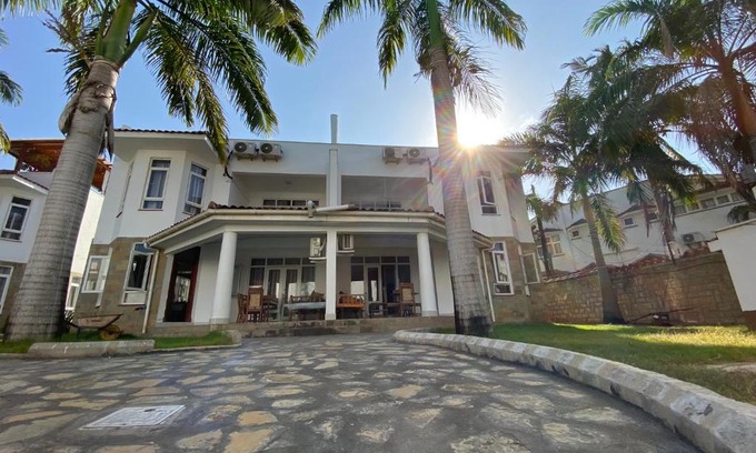 Mombasa Villa | MNAZI BEACHFRONT VILLA IN NYALI MOMBASA - Swimming Pool, Bathtub, 4Beds, Wi-Fi & Parking