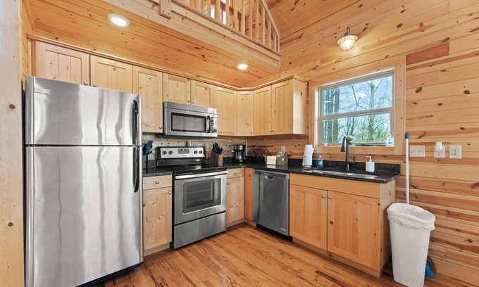 Jasper Cabin | Mnt. View Cabin Near River w/Hot Tub + Fire Pit Sleeps 10