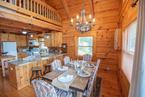 Buck Mountain House | Mnt Views, Close to Everything, Hot Tub, Sleeps 4 - Buena Vista Cabin