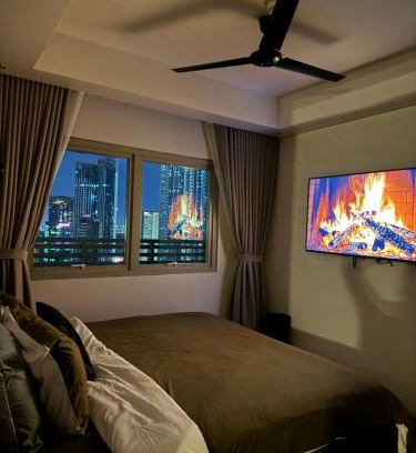 Bonifacio Global City Apartment | Modern 1BR Executive Suite l Best City View of BGC l The Residences BCCT