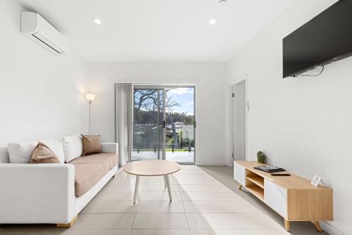 Callala Beach Hotel | Modern 2 Bed Apartment with BBQ - 6 Min walk to beach