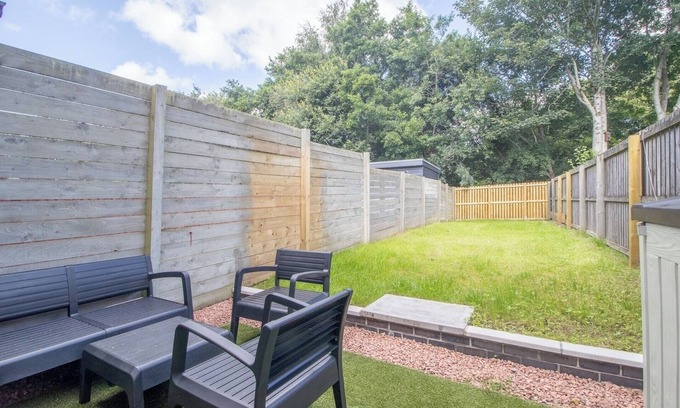 Airdrie House | Modern 2-Bedroom Home near Glasgow and Edinburgh