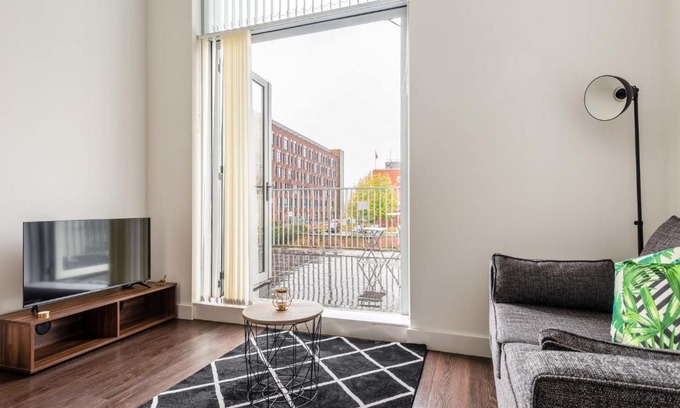 Rotherham Apartment | Modern 2 Bed Riverside Apartment with Balcony