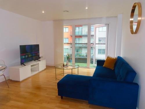 Woolwich Riverside Apartment | Modern 2-Bed Riverside Apartment in Greenwich