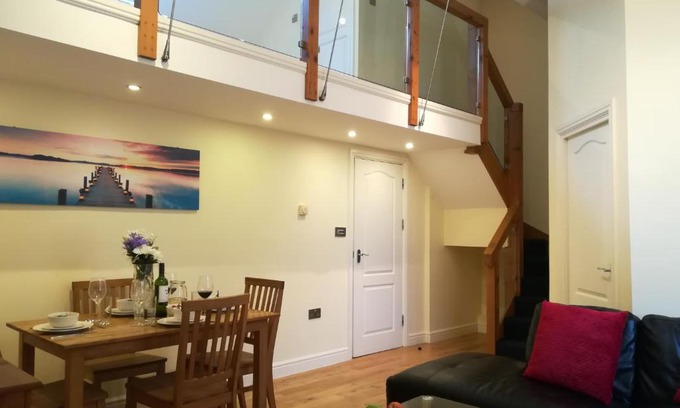 Uplands Apartment | Modern, 2 Bedroom Apartment with Sofa Bed, Uplands, Swansea