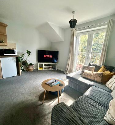 Telford Apartment | Modern 2Bed Netflix & Free Parking Telford Gem