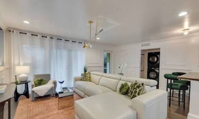 Junius Heights Condo | Modern 2BR, 2BA luxury condo in central Dallas with private patio, designer interiors, and access to award-winning courtyard retreat.
