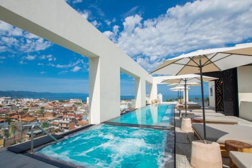 Colonia 5 de Diciembre House | Modern 2BR Near Beach & Boardwalk | Gym & BBQ