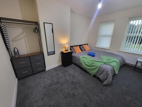 Sheffield Apartment | Modern 3-Bedroom House w Private Parking