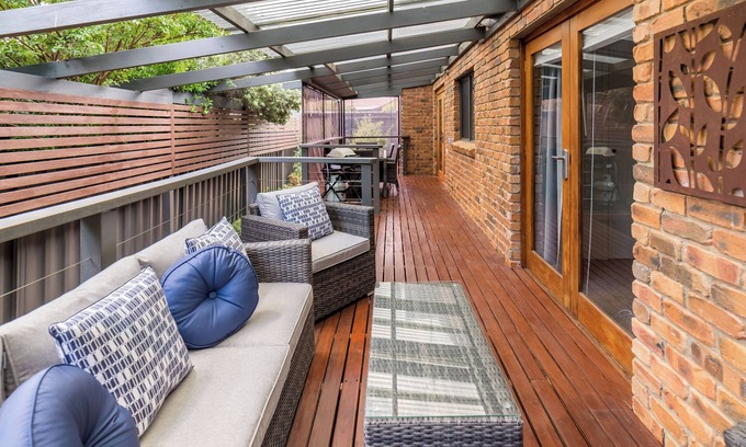 Macquarie House | Modern 3BR in Macquarie