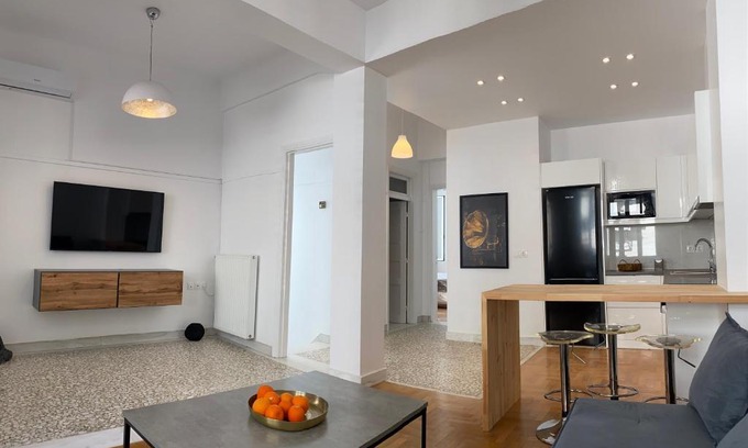 Dafni Apartment | Modern 3BR Maisonette with garden 10 min from Acropolis