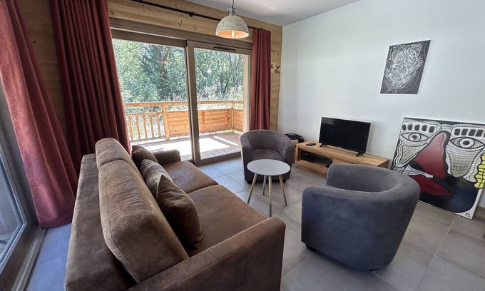 Champagny-en-Vanoise Apartment | Modern 4* apartment with 2 bedrooms, balcony, parking, wifi, and pets allowed