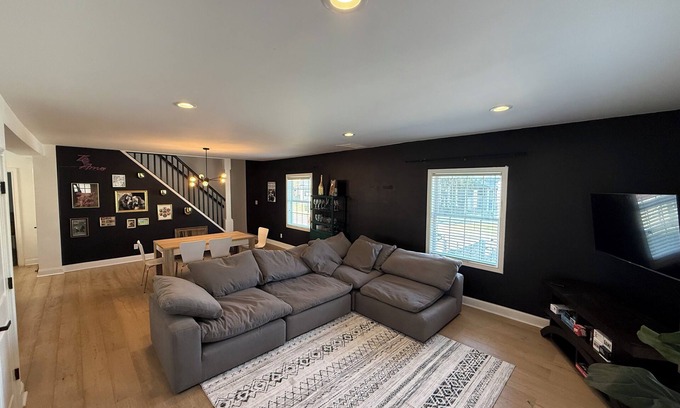 Indianapolis House | Modern 4BR/3BA Downtown Colts/Pacers/Events!