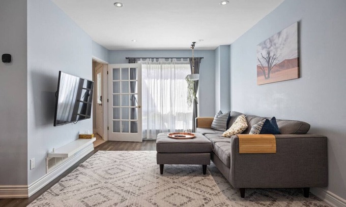 Malton House | Modern 4BR w/Parking – 10 Min to YYZ Airport