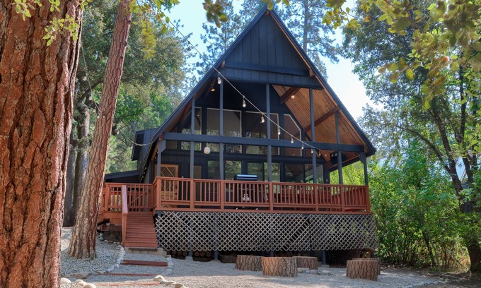 Yosemite Forks Cabin | Modern A-Frame next to a creek, minutes to Bass Lake and close to Yosemite