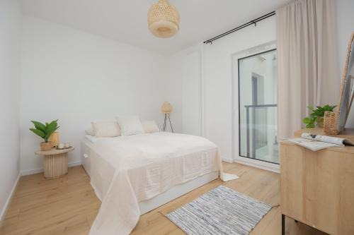 Nowa Praga Apartment | Modern and Comfortable Studios with Smart TVs near PGE by Noclegi Renters