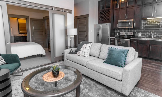 Vickery Meadow Apartment | Modern Apartment in Prime Location (ID2255)