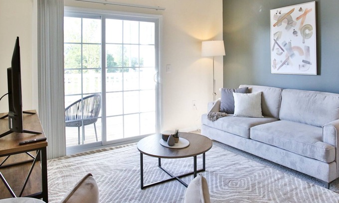 Fort Wayne Apartment | Modern Apartment in Prime Location (ID5976X26)