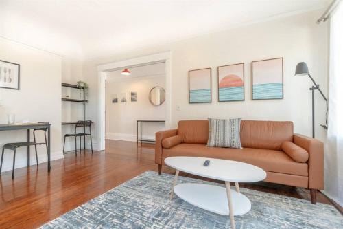 Mosswood Apartment | Modern Apt near all conveniences