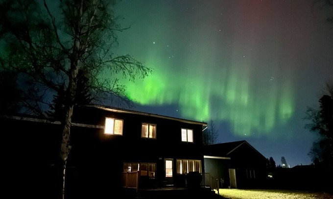 Fairbanks House | Modern Aurora Retreat 5b4b w/Basketball Court