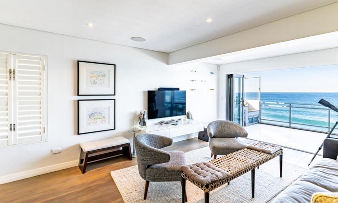 Shaka's Rock Apartment | Modern Beach Front Apartment