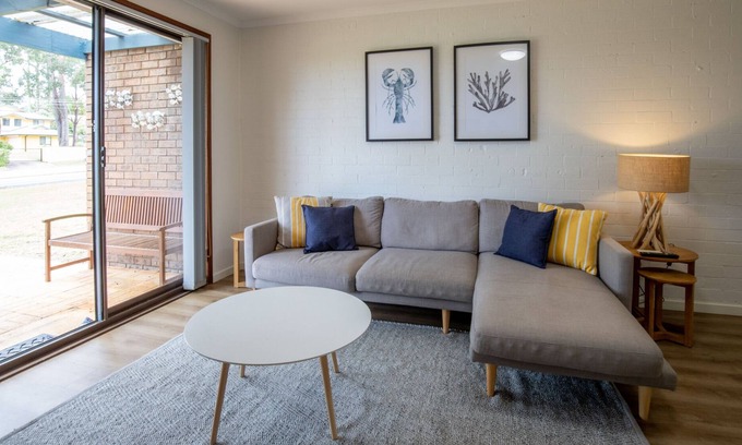 Surf Beach House | Modern Beachside Comfort 3 Minutes to the Beach