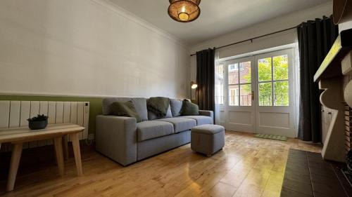 Grand Canal Dock Apartment | Modern bright 1 bed Apt near Grand Canal Dock