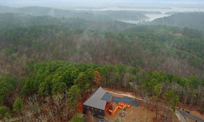 Broken Bow Cabin | Modern Cabin/Mountain Escape/Breathtaking Lake Views/Sleeps 15 Pet Friendly