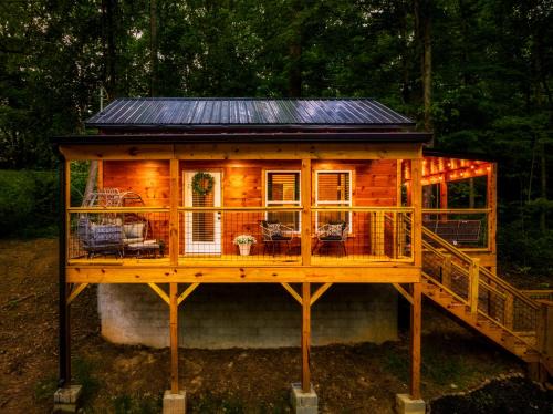 Sevierville House | Modern Cabin - The Emerald Nest