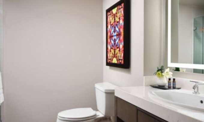 Zona Hotelera Resort | Modern Cancun resort with comfy home feel at the edge of beach and pool living.