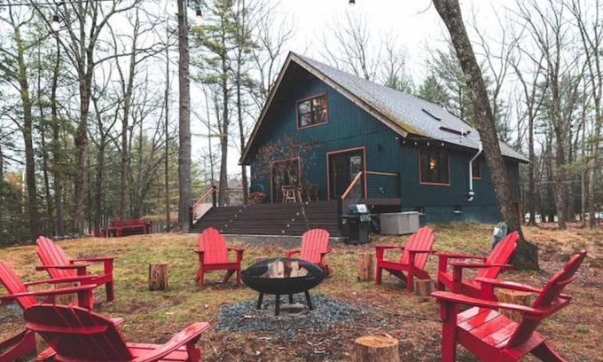 Greentown House | Modern Chalet with Hot Tub & Fire Pit at Lake Wallenpaupack
