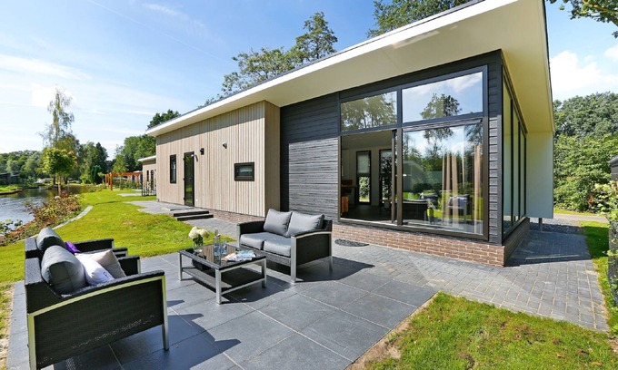 Lochem Ski Chalet | Modern chalet with nice sliding doors near Lochem