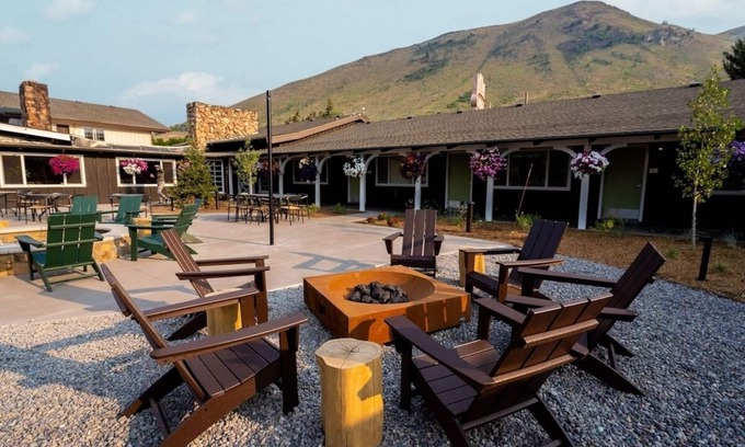 Jackson Hotel | Modern Comforts at Rustic Lodge w/Lively Saloon & Social Courtyard