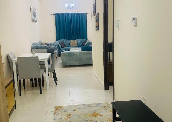 Emirates City Apartment | Modern comforts of 311 to Dubai