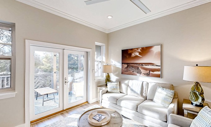 Seagrove Beach Condo | Modern condo with pool access, screened balcony, W/D, & bikes - close to beach
